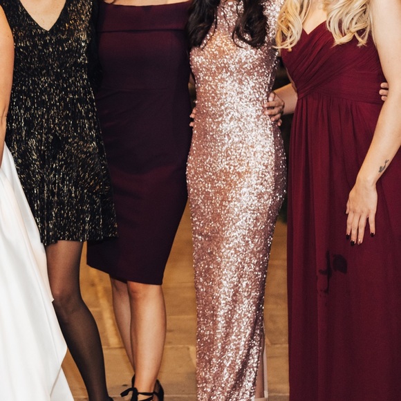 DRESS THE POPULATION GOWN - Picture 3 of 3